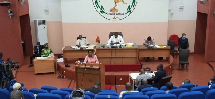 Inclusion financière au Burkina : L’Assemblée nationale donne son quitus pour lutter contre l’extrême pauvreté - L'Actualité du Burkina Faso 24h/24