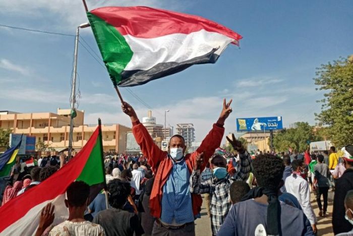 Soudan: trois ans après la révolution, des blessés dans une manifestation monstre