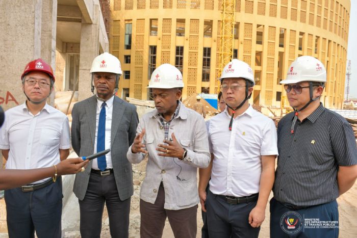 Financés par la Sicomines, Kinshasa : Alexis Gisaro satisfait de l’évolution des travaux de rénovation de la route Nzolana - Laprosperite