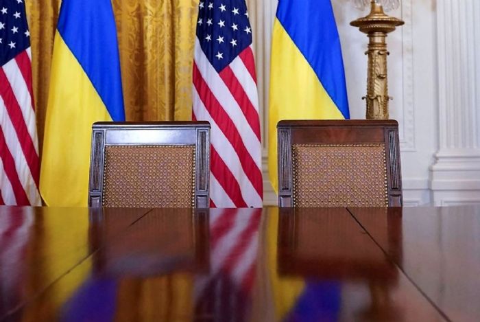 Clash Trump-Zelensky : la suspension de l’aide militaire pour l’Ukraine 