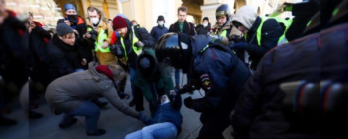 Guerre en Ukraine : le régulateur russe des médias censure les journalistes, sommés de suivre la ligne du Kremlin | RSF