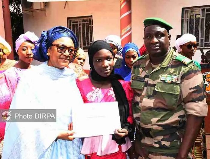 DSSA : Fin de formation des femmes militaires et paramilitaires en coupe-couture et coiffure-esthétique - Mali malivox.net Actualités et informations du Mali et de l'Afrique