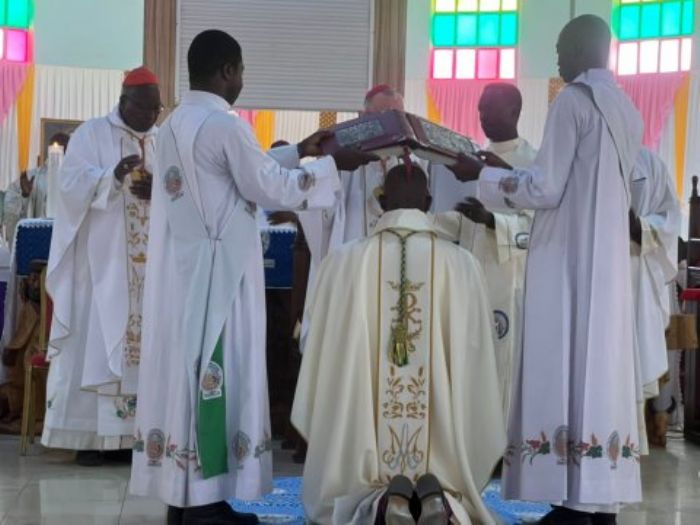 Burkina / Religion : Monseigneur Relwendé Kisito Ouédraogo ordonné évêque à Yagma